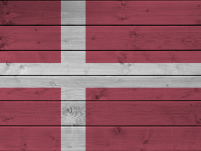 A digital illustration of the Danish flag over a background of wooden planks.